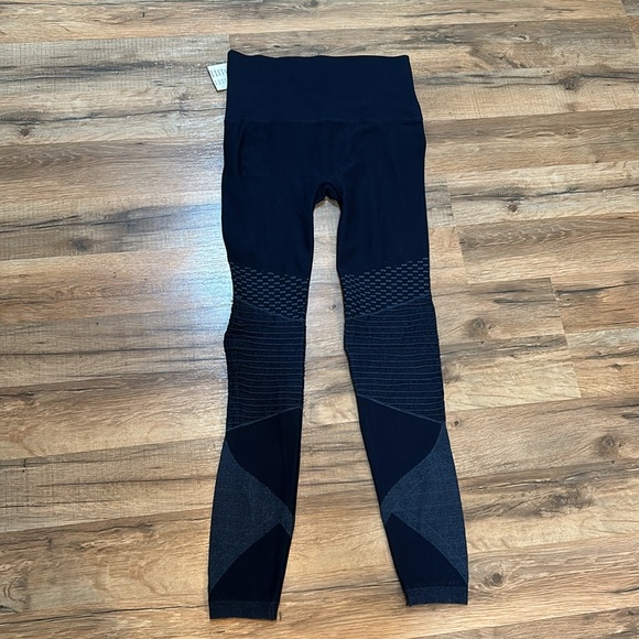 SPANX SEAMLESS MOTO LEGGINGS WOMEN SIZE SMALL NAVY  NEW - Picture 3 of 10